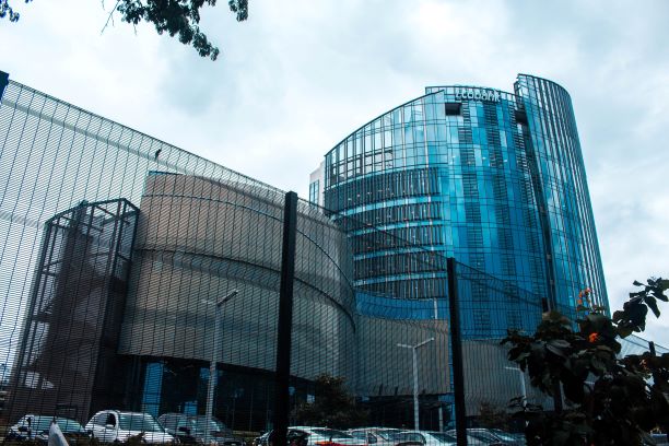 curtain-glass-building-1422408-copy